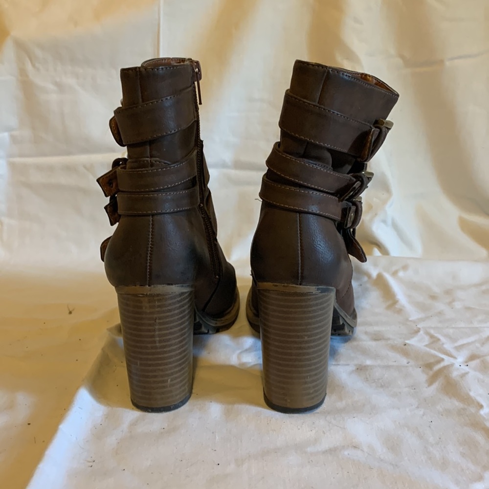 Brown leather boots - Picture 3 of 4